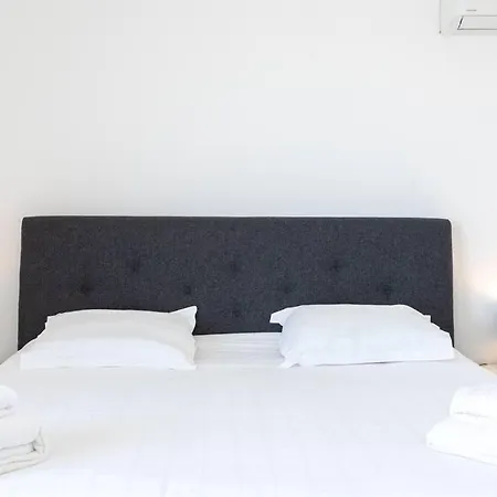 L43 Maurice Sea View 6pax/terrace,parking,ac Appartamento *